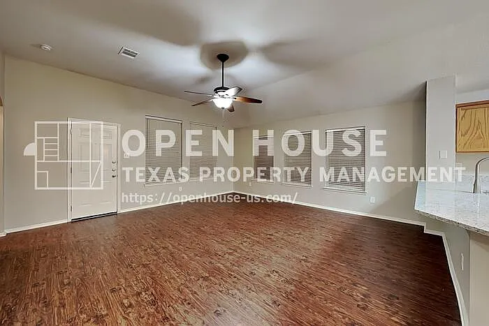 423 Butternut Dr — Photo 4