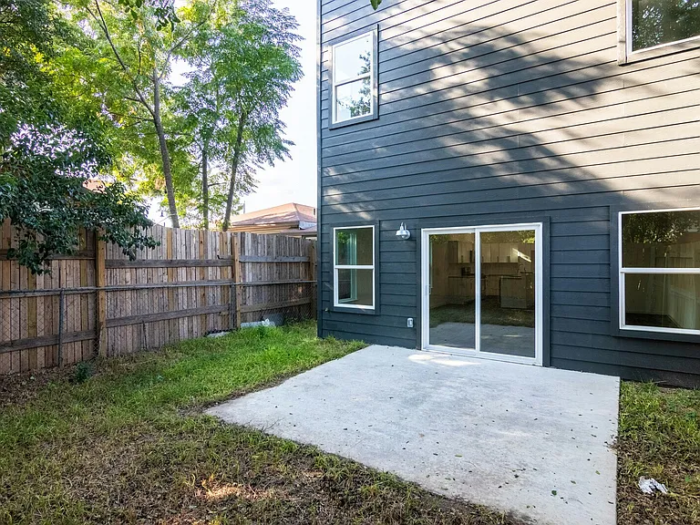 1618 Dakota St #102 — Photo 31
