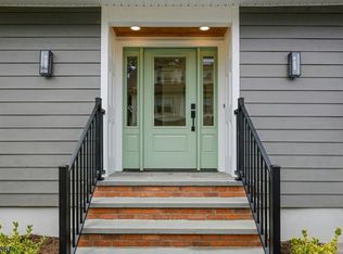 6 Mountain Pl, Montclair, NJ 07043