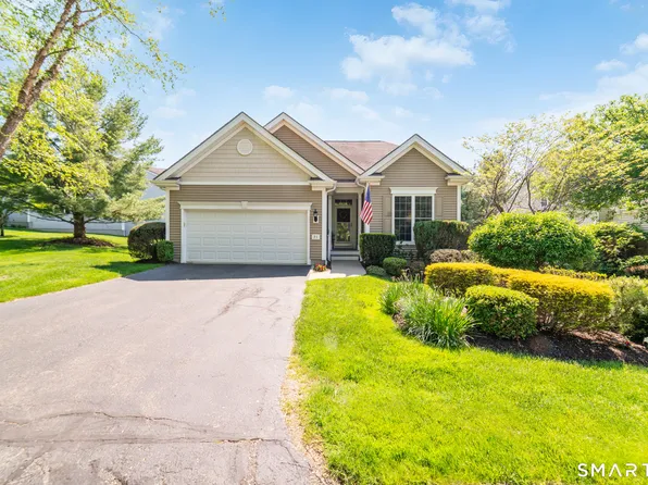 71 Links Way #71, Oxford, CT 06478