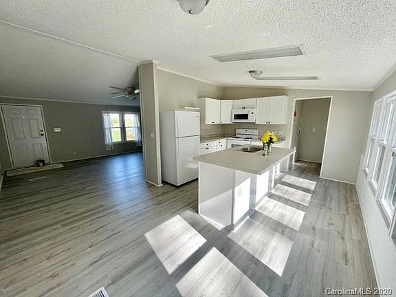 5th image of 123 Freda Ln