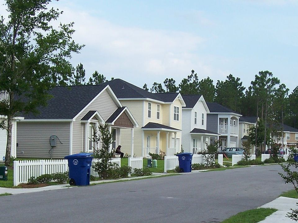 2nd image of 2618 Laurel Dr