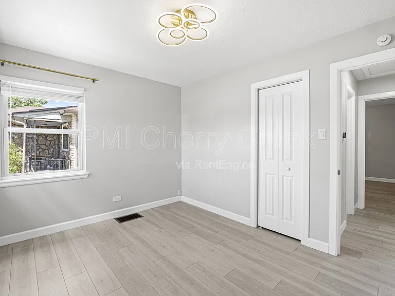 550 Winona Ct — Photo 17
