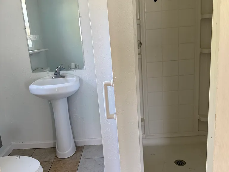 889 Jennings Ave — Photo 13