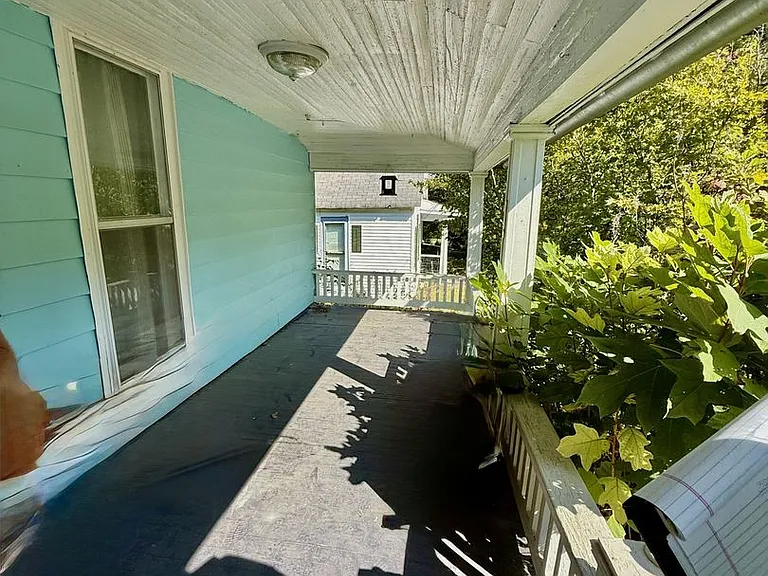320 S Jackson St — Photo 2