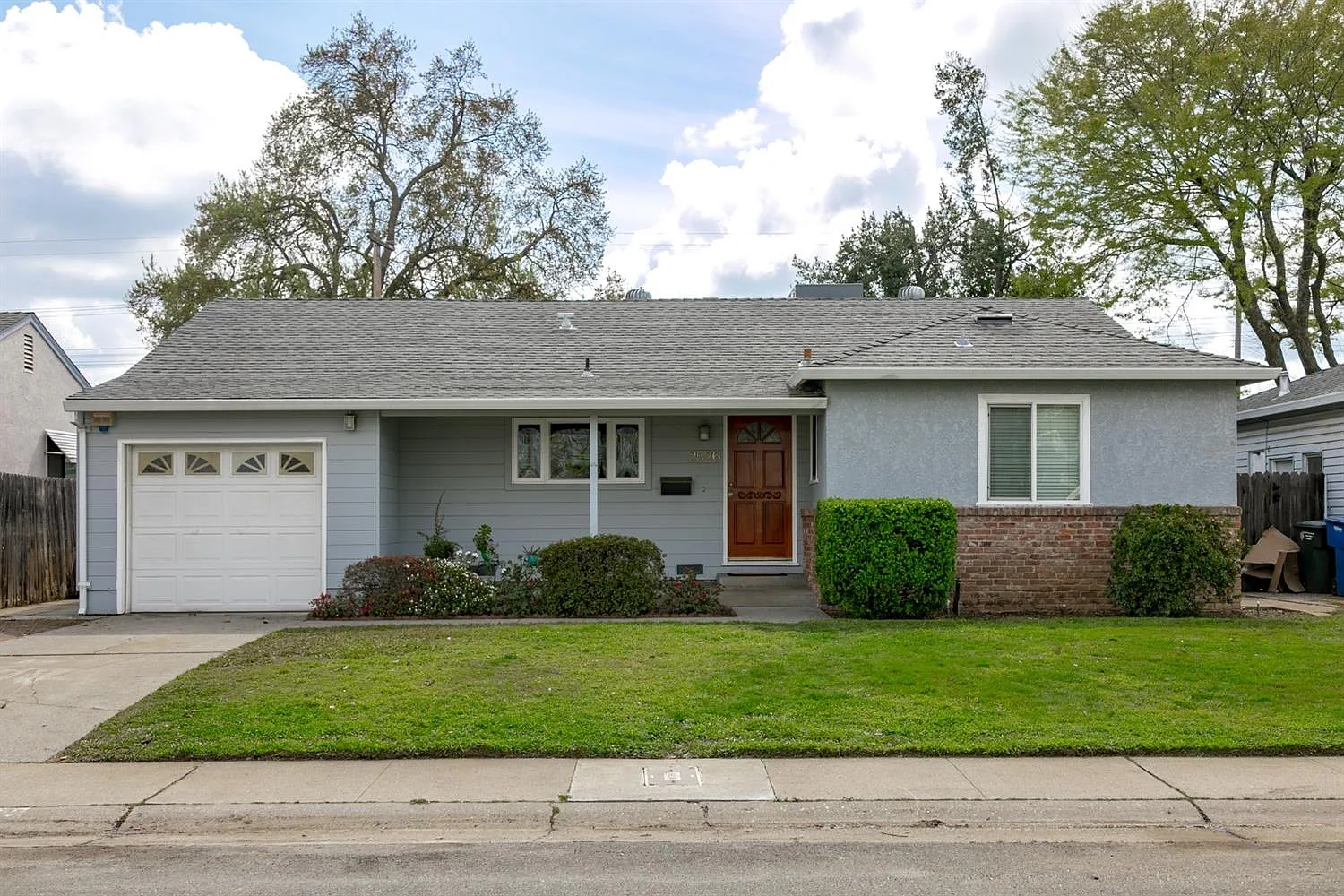 2526 34th Ave photo 1