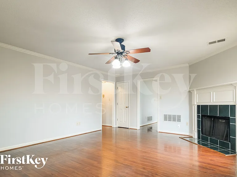 588 N Ericson Dr — Photo 3