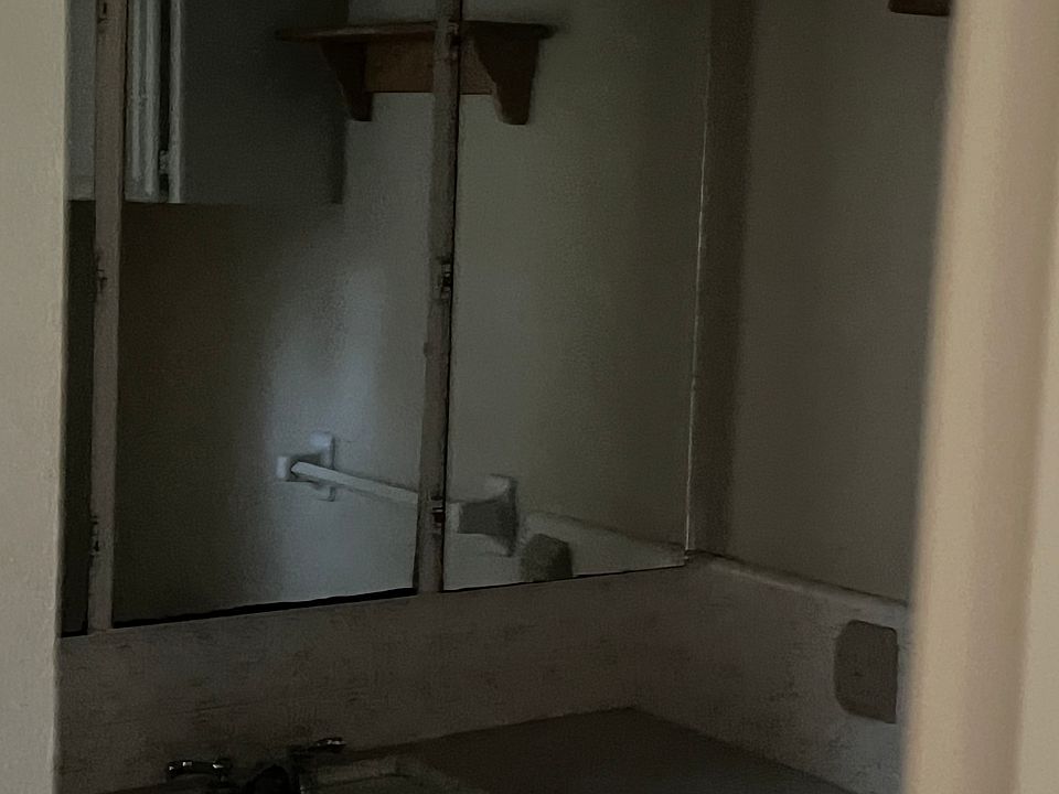 1st image of 202 Staples Dr