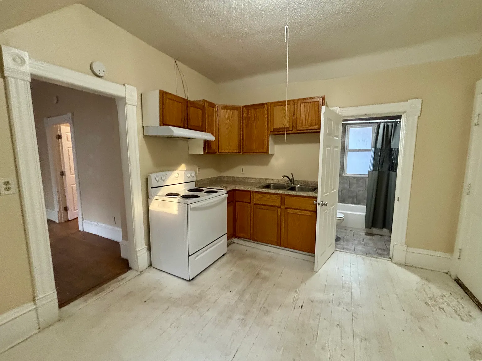 2 bed, 1156 sqft, $895 — Photo 2