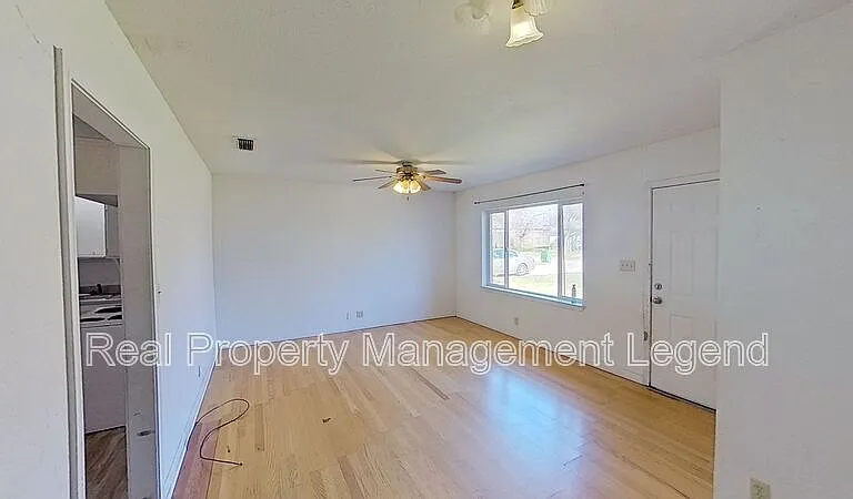 307 Depot St — Photo 4