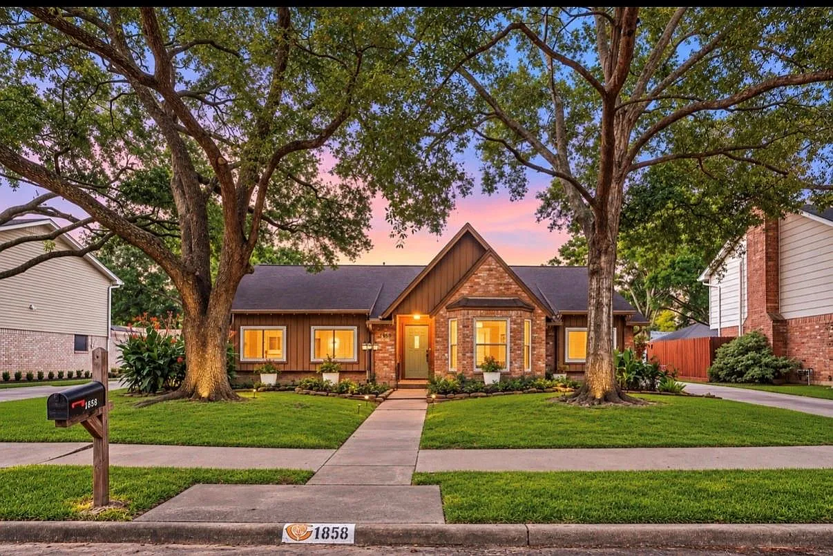 4 bed, 2.5 bath, 2320 sqft, $3,300 — Photo 1