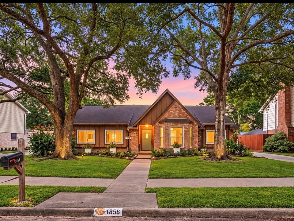 1858 Eagle Falls Dr