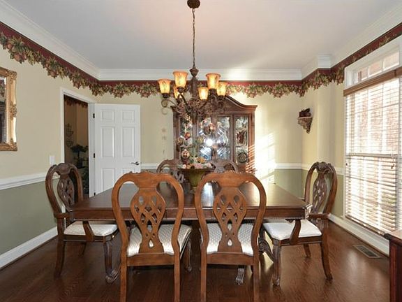 4th image of 768 Barongate Dr