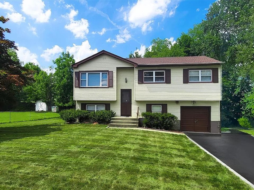 1st image of 2 Meadow Ct