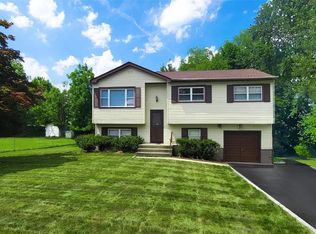 2 Meadow Ct, Thiells, NY 10984