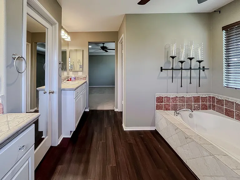 7905 Leway Dr — Photo 47