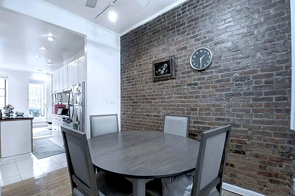 Rented by Urbane Brokerage | media 33