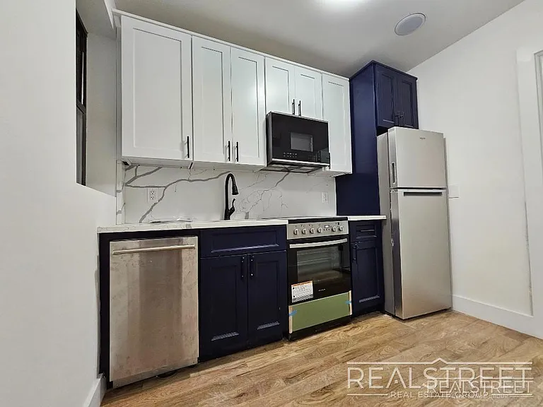 431 De Kalb Ave #3B — Photo 2