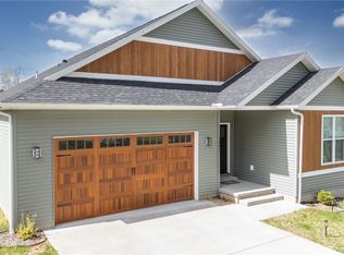 1802 28th St, Vienna, WV 26105