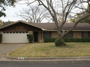513 Oakridge Dr, Corsicana, TX 75110