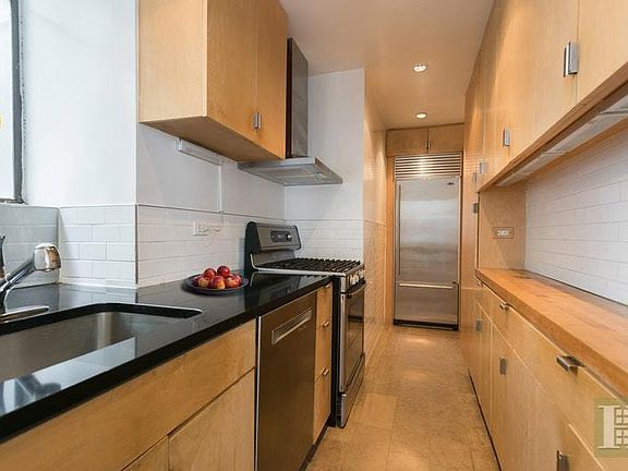 3rd image of 17 W 54th St APT 4F