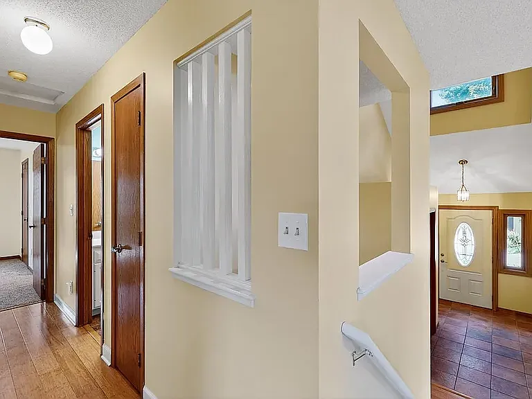 4 bed, 2885 sqft, $3,200 — Photo 4
