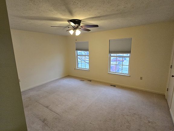 4th image of 211 Willowbrook Ct