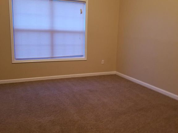 5th image of 7162 Bowie Dr