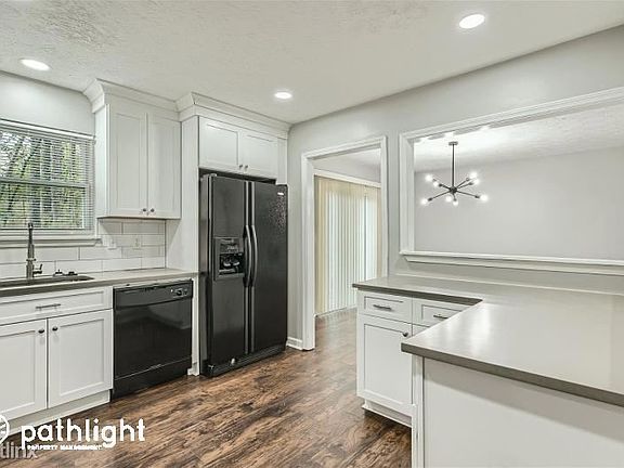 3rd image of 9439 Cedar Creek Pl