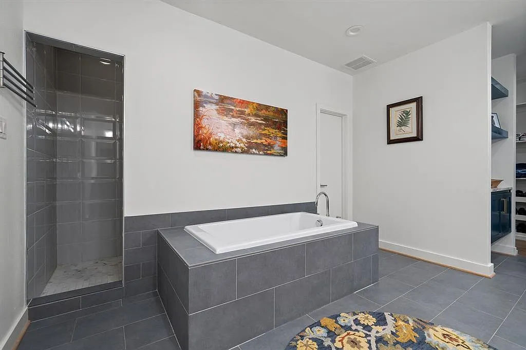 2 bed, 2.5 bath, 2573 sqft, $4,800 — Photo 1