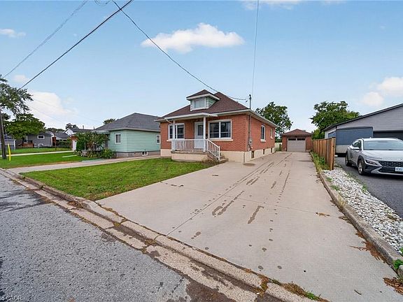 3rd image of 16 Garden St