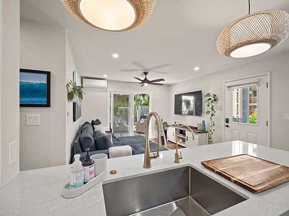 3rd image of 160 Keonekai Rd APT 8-101