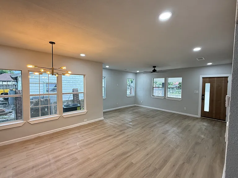 758 Bethpage Ave — Photo 11