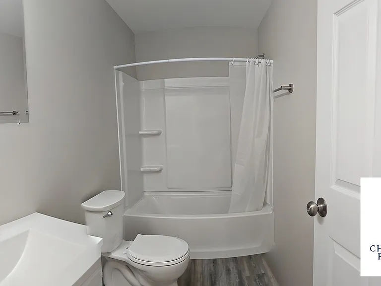 421 S Plymouth St — Photo 6