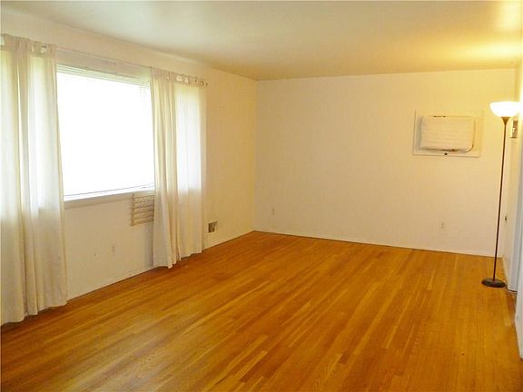 5th image of 111 Florendin Dr