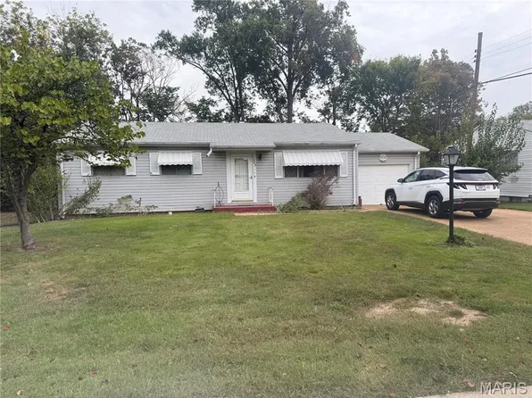 385 Imperial Ln, Fenton, MO 63026