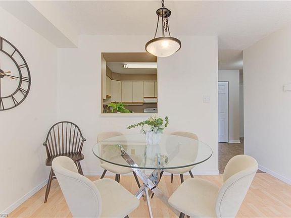 5th image of 1414 King St E #405