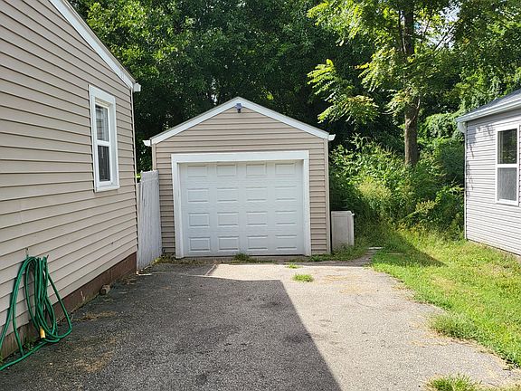 3rd image of 2116 Brentwood St