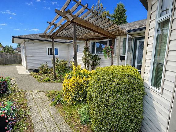 2nd image of 1047 Marchmont Rd