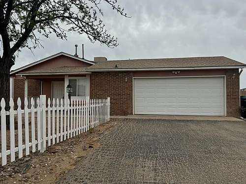 556 Apache Loop SW Photo 1