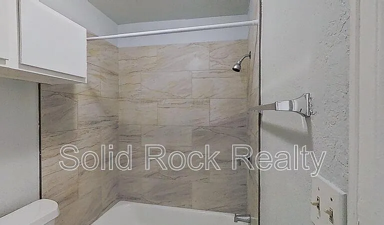 714 E 3rd St #1 — Photo 9