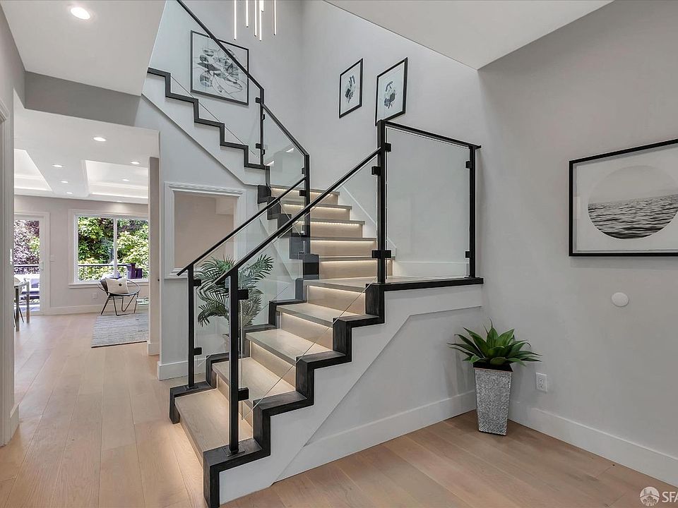 2nd image of 546 Monterey Blvd