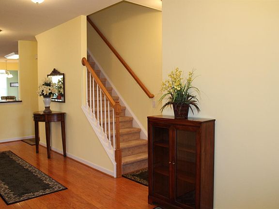 4th image of 311 Paulette Cir