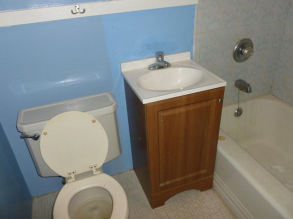 5th image of 154 Cole St APT 6A