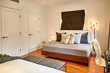 Rented by R New York