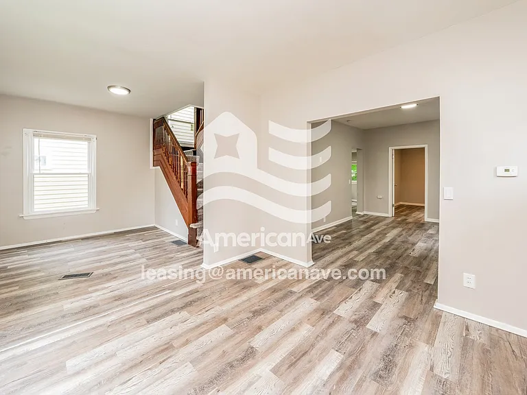 1375473_004_living_room_13801781.jpg