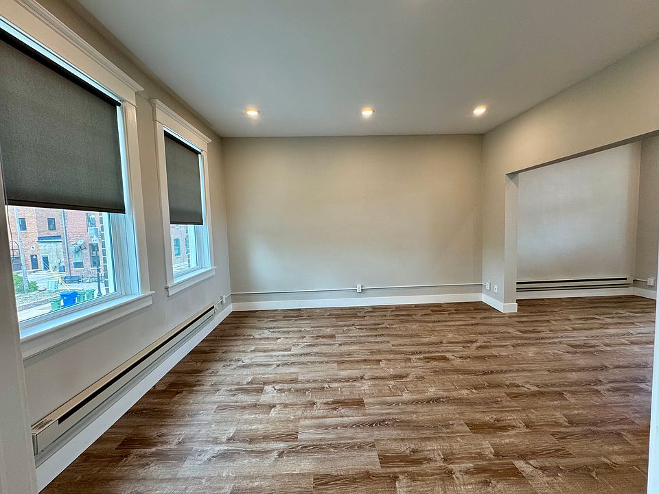 1st image of 127 1st St SE #1