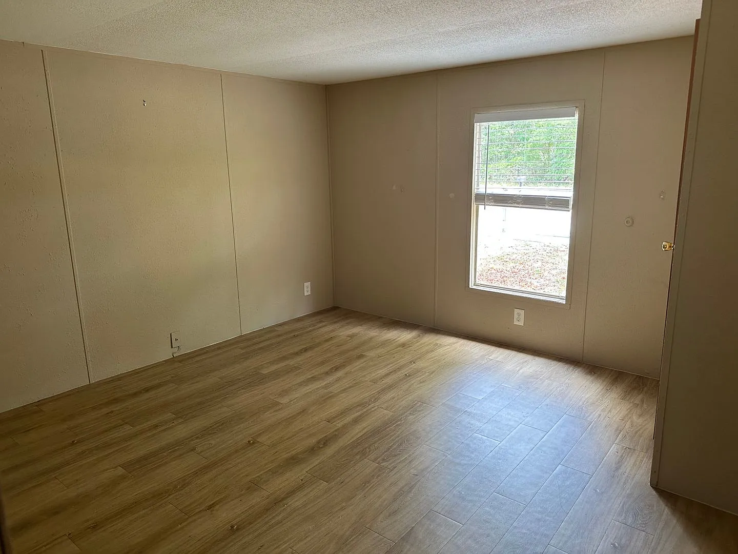 Well Maintained 2/2 home with fence enclosed — Photo 4
