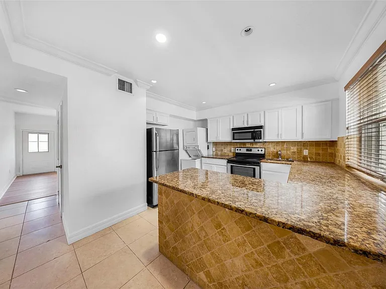 7801 Hispanola Ave #5 — Photo 1
