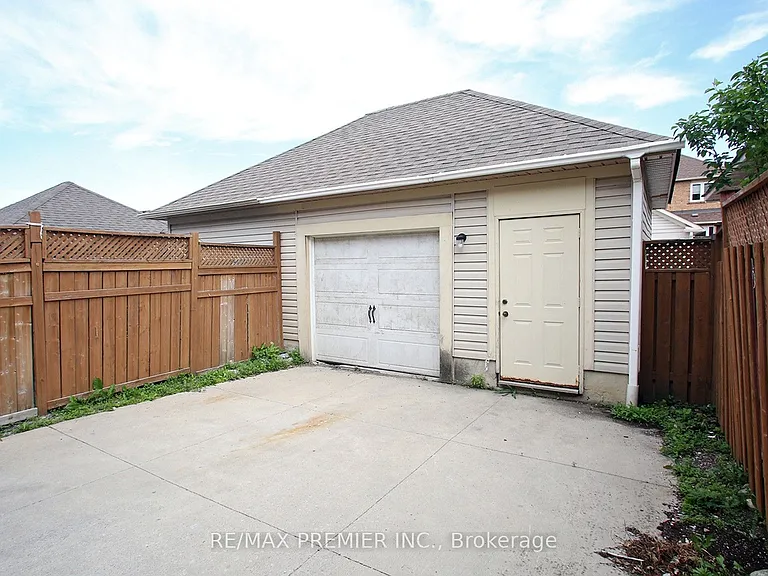 205 Equator Cres — Photo 26